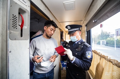 二連浩特口岸年進(jìn)出境人數(shù)首次突破100萬大關(guān)